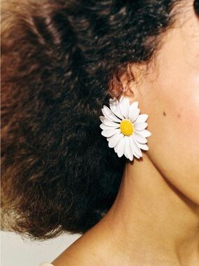 ZARA Daisy Floral Earrings NWT
